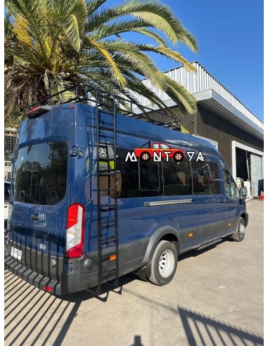 PARRILLA METÁLICA CON ESCALERA FURGÓN.