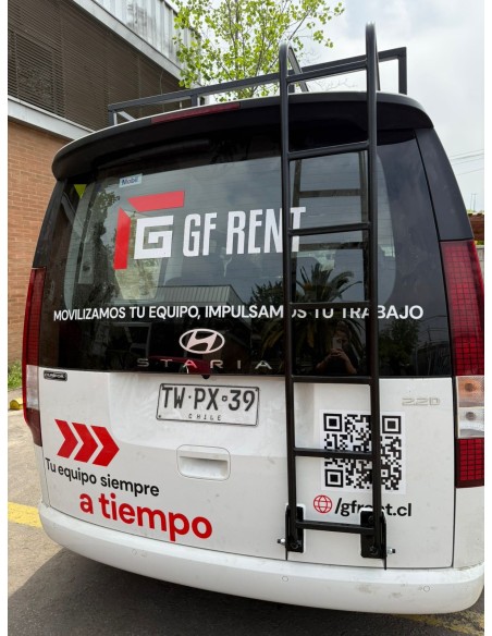 PARRILLA METÁLICA CON ESCALERA FURGÓN.