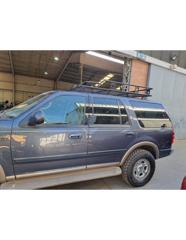 PARRILLA METÁLICA CON ESCALERA FURGÓN.