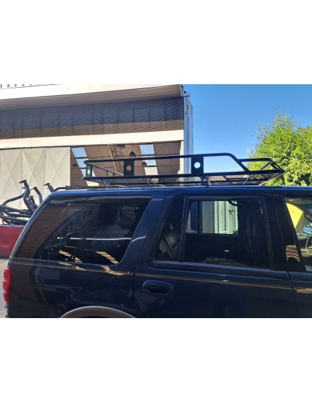 PARRILLA METÁLICA CON ESCALERA FURGÓN.