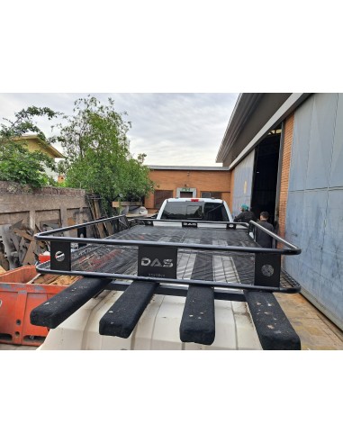 PARRILLA METÁLICA CON ESCALERA FURGÓN.